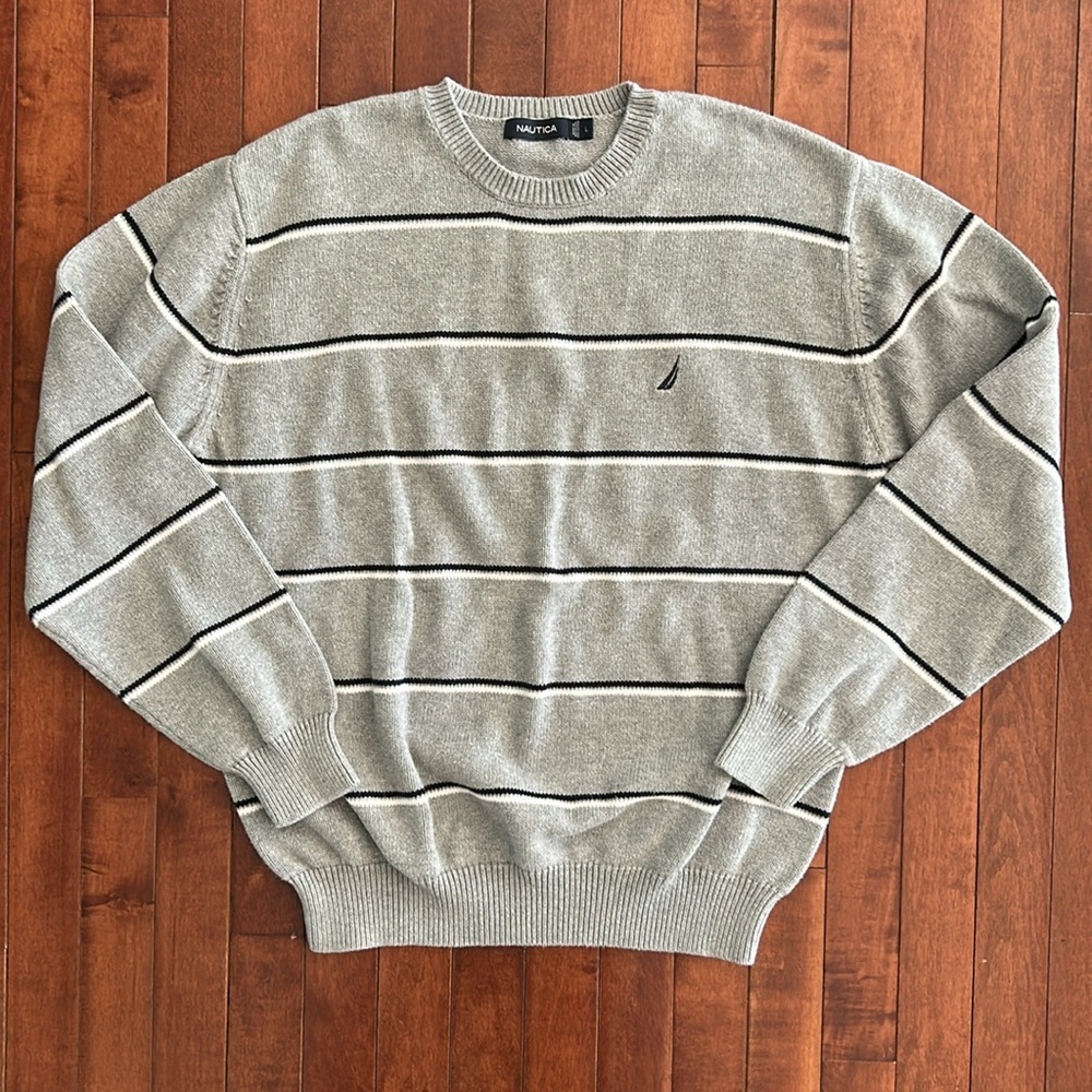 Nautica Men’s Crew Neck Light Gray Stripe Sweater Size Large